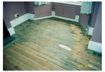 Floorboard stripping in Stansted. We sanded the existing floorboards before filling the gaps, staining and sealing with a varnish..